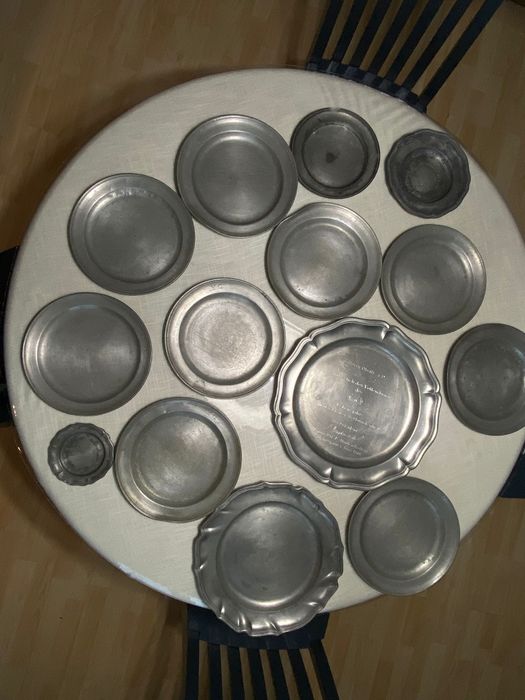 Farfurii vechi din zinc