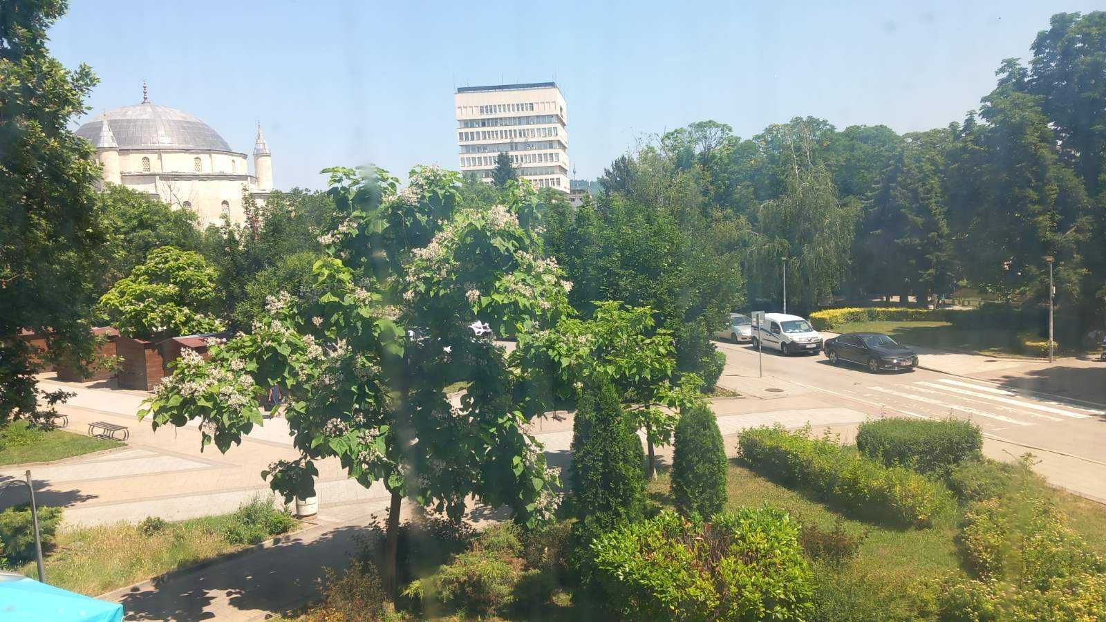 Двустаен апартамент на пл. Ларго