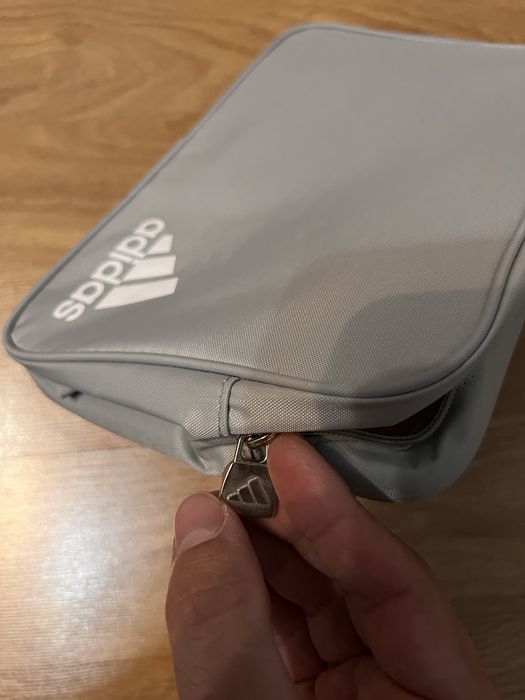 Gentuțe, borsete Adidas originale