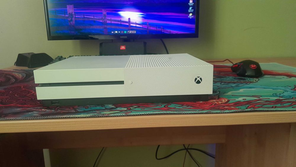 Xbox ONE S 1TB+Kinect Sensor+Jocuri+Statie de incarcare