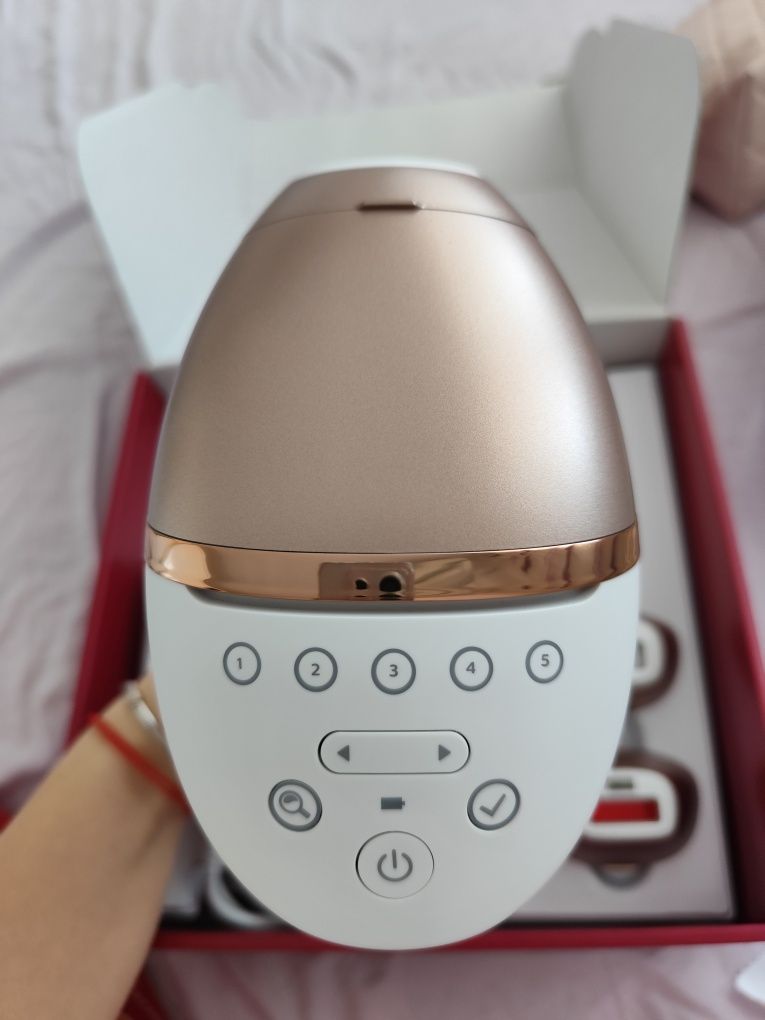 Фотоепилатор IPL Philips Lumea Series 9900 BRI973/00
