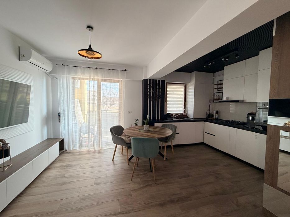 Apartament 4 camere ESQ 2 Village