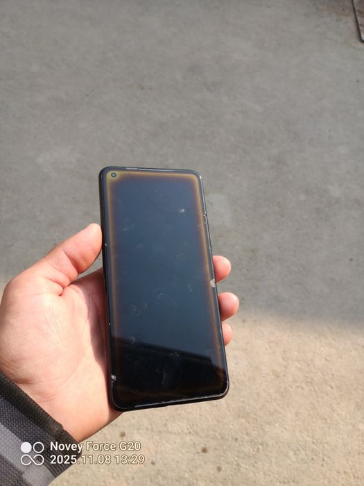 Xiaomi 11 Lite 
Xotira 6/128gb
Batareka 4200mah
Imedan otgan 2simyam