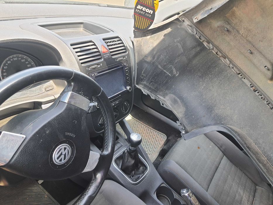 На части! VW Golf 2.0 TDI