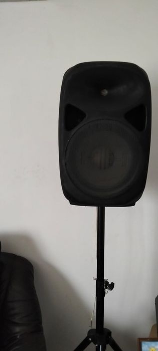 Vând boxe plus statie mai multe detalii in privat