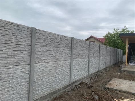 Vand garduri și porți la comanda clientului