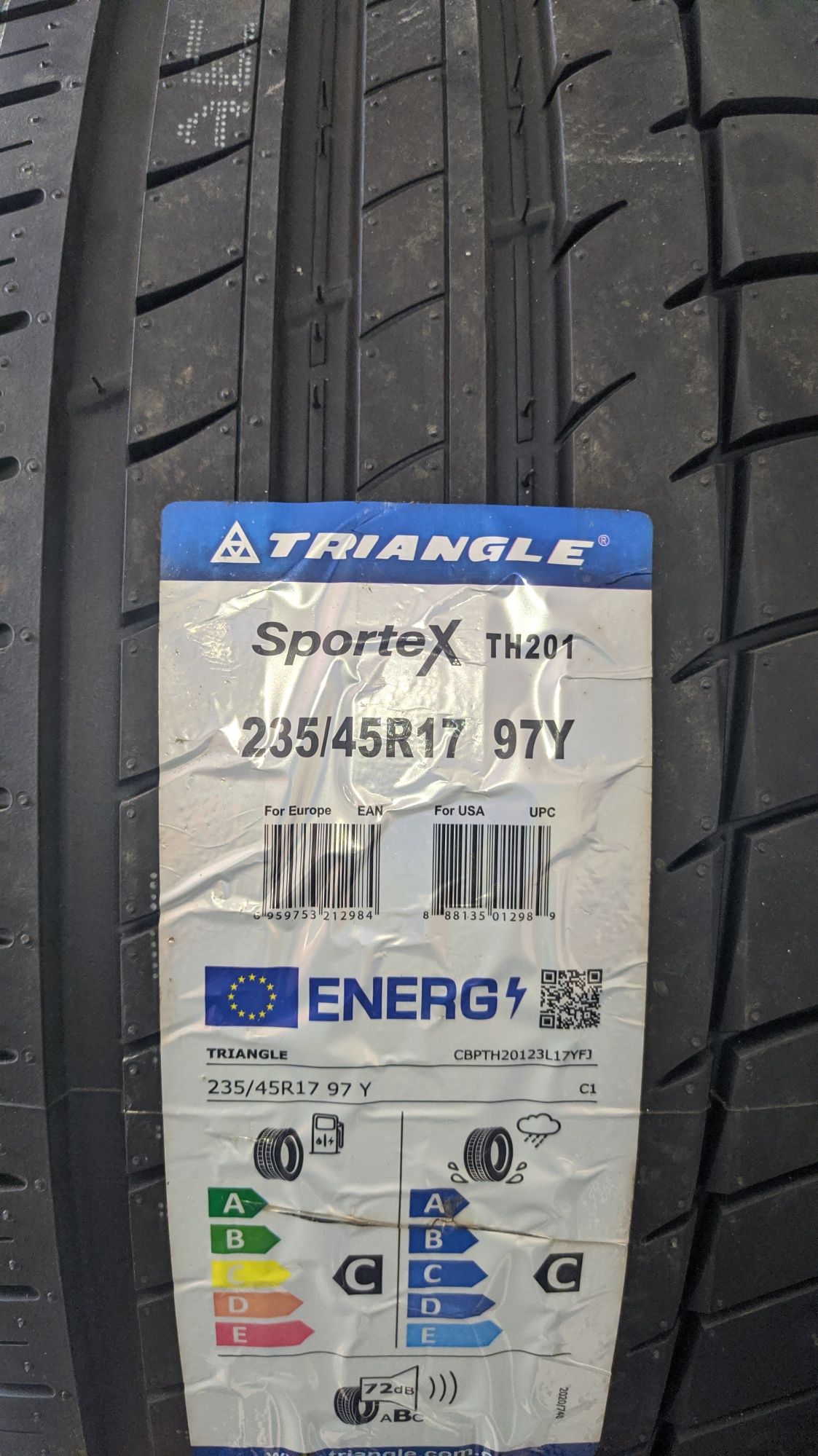 235/45R17 Triangle