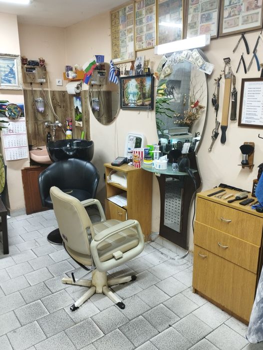 Фризьорски стол под наем