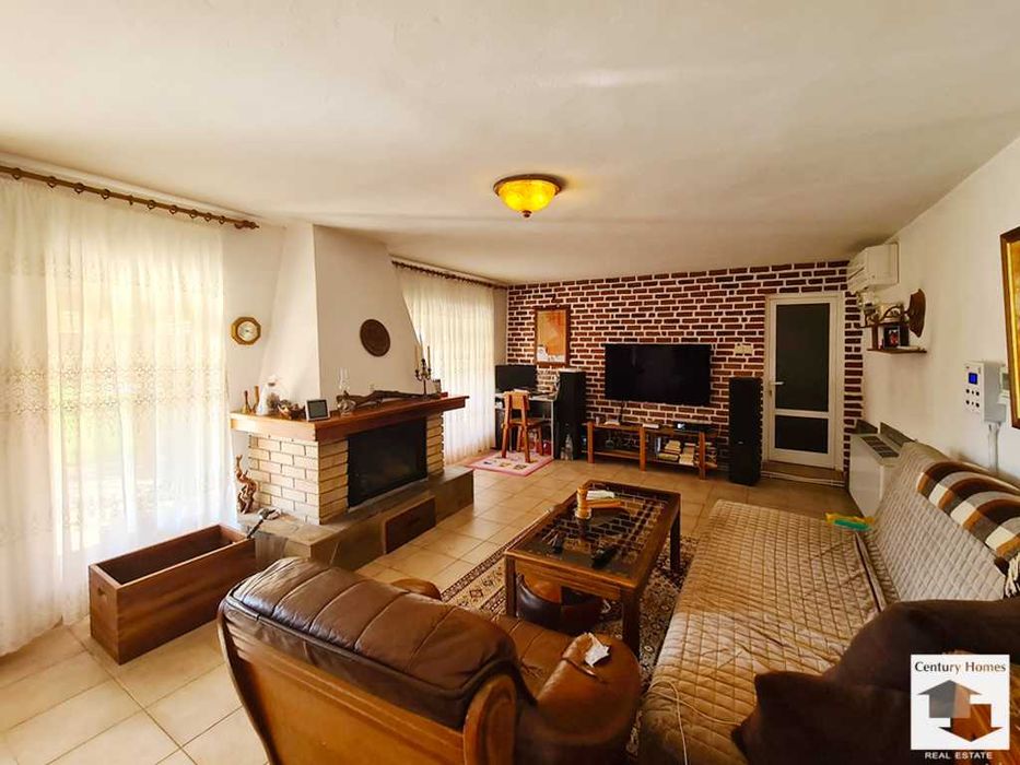 175097 Реновирана къща с голям двор в с. Богатово, 4 км. от Севлиево