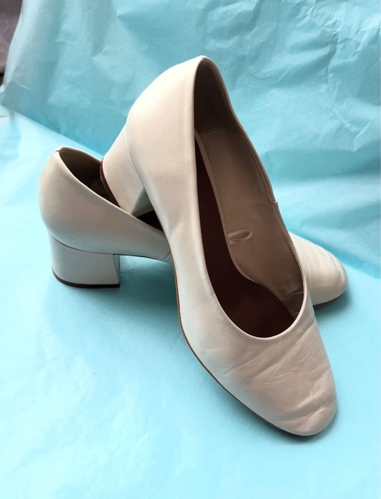 Светли обувки ZARA