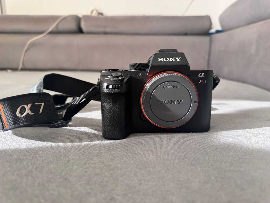 Aparat foto Sony A7 RII + grip , baterie Sony, încărcător baterie