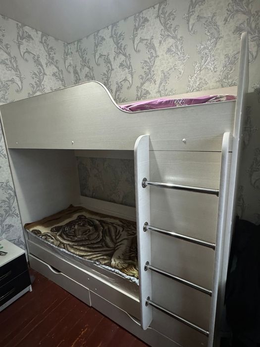 Кровать 2 этажа, с отсеками внизу