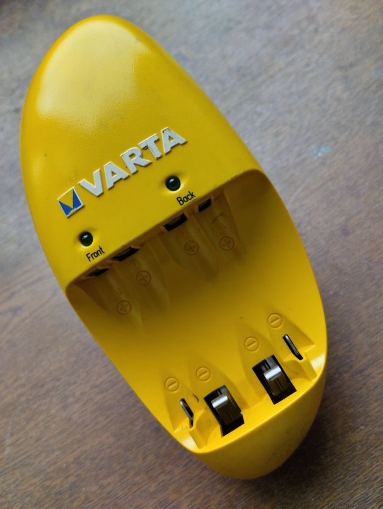Зарядка Varta 8батареек