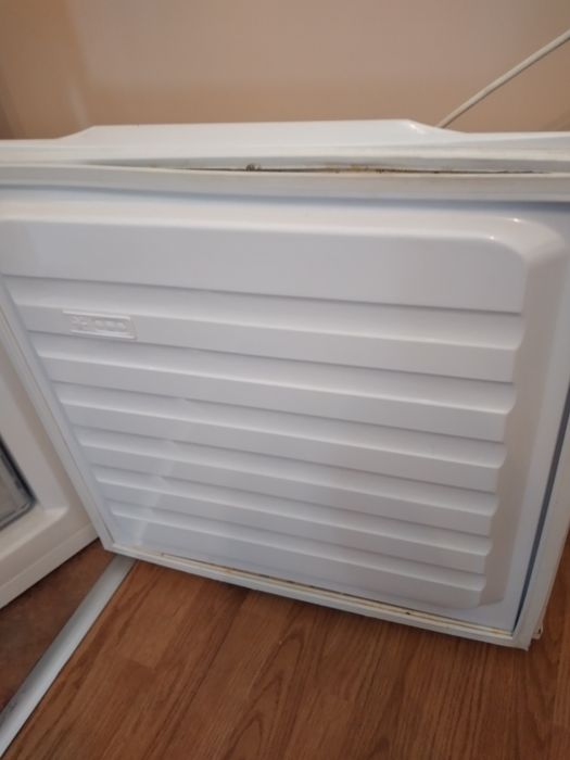 Продавам хладилник Whirlpool