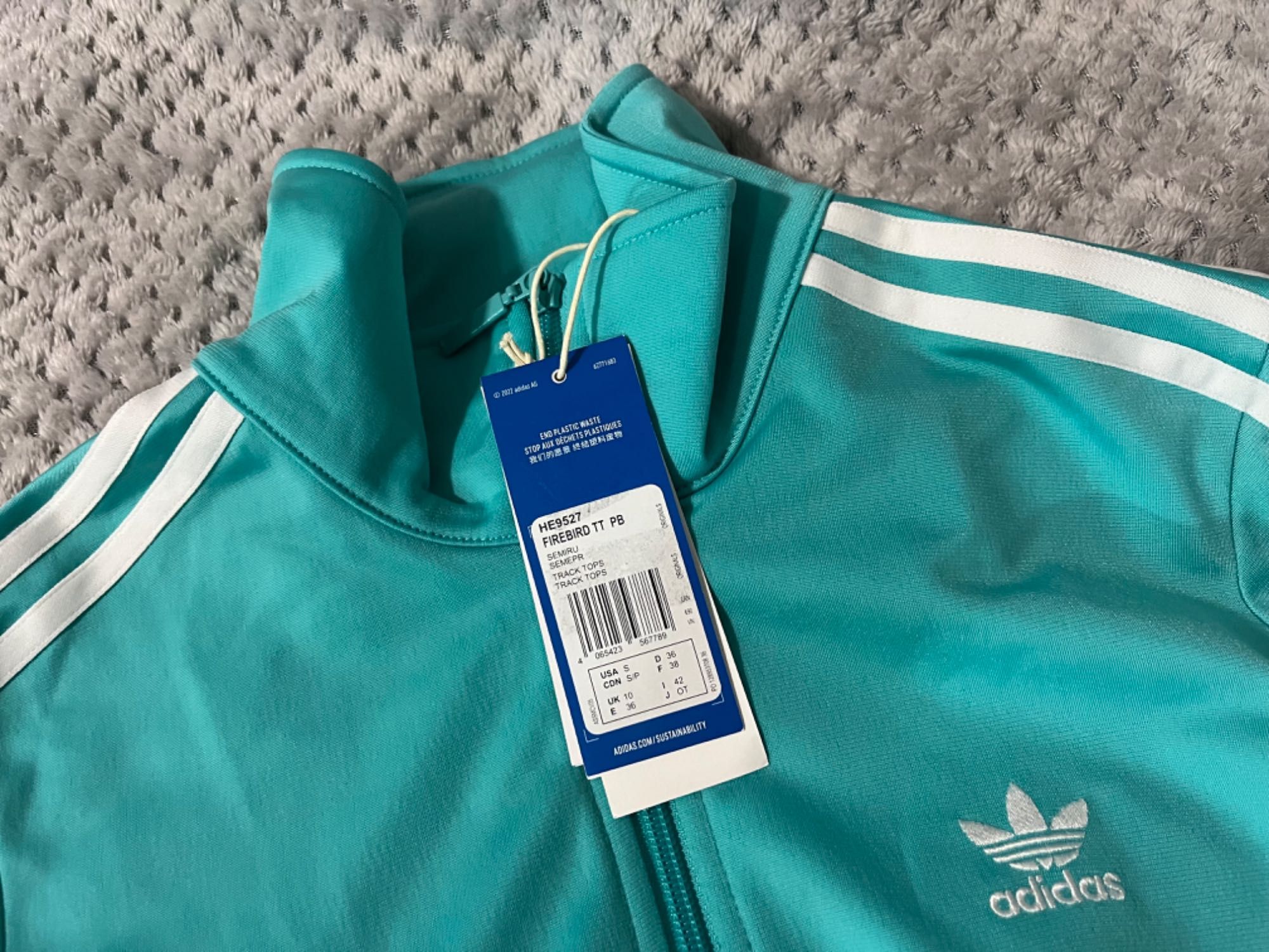 Горнище на Adidas цвят тюркоаз, чисто ново, с етикет, размер S