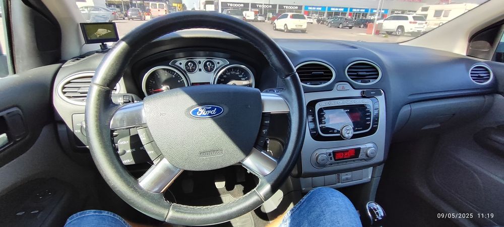 Продавам Ford Focus 2008 1.6i + гуми