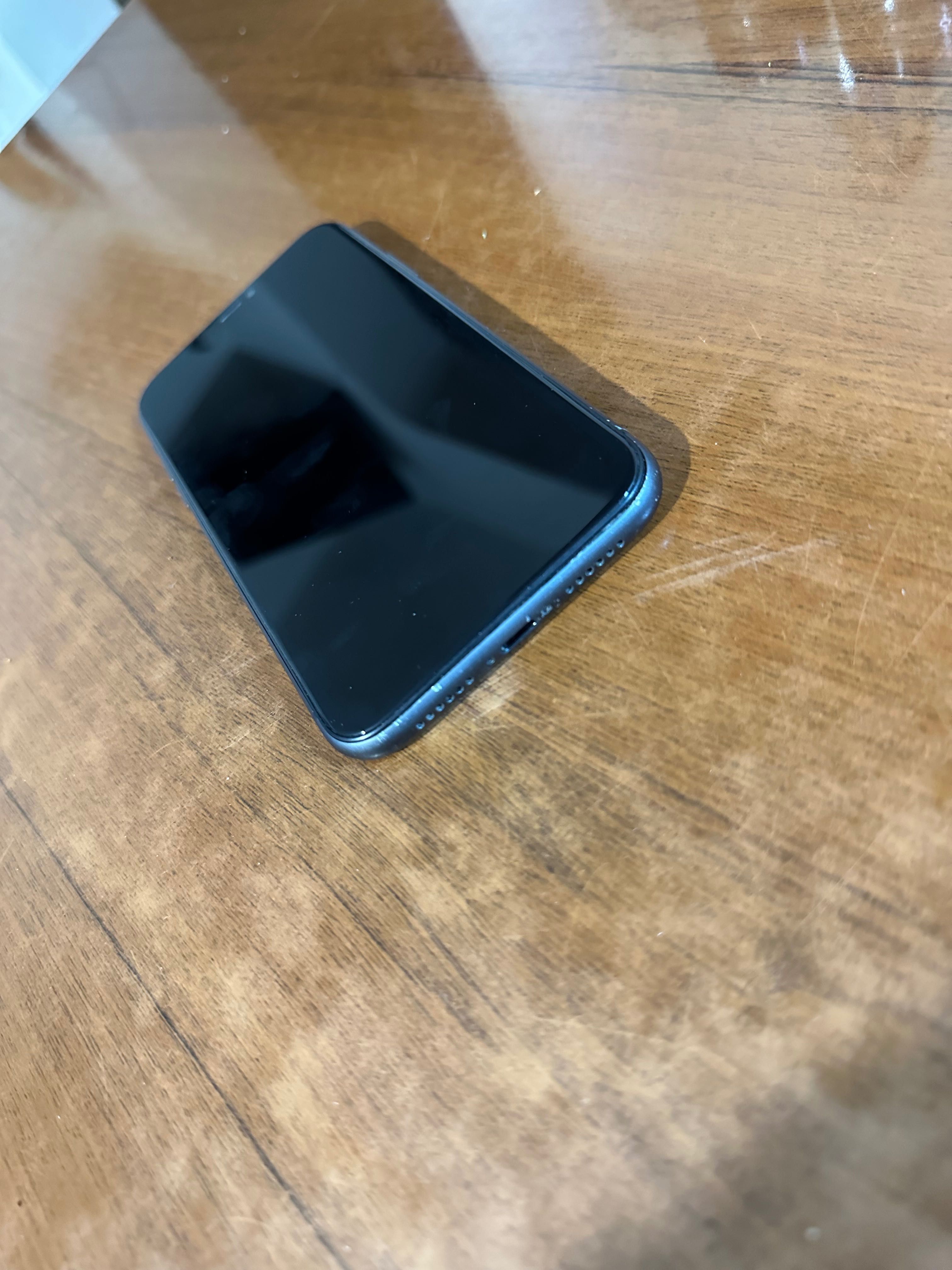 iPhone 11 - 64 GB