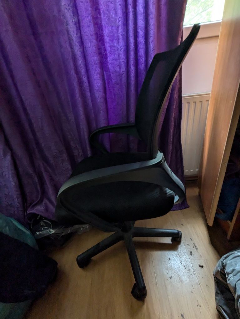 Scaun birou aproape nou foarte puțin folosit
