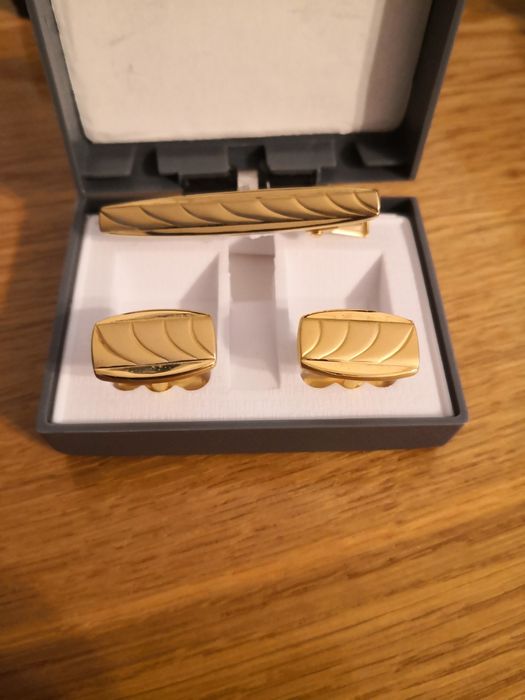 Set butoni și ac de cravata