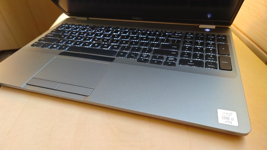Laptop Dell Latitude 5510_i7-10810U_16GB DDR4_AMD 550X 2GB Dedicat_SSD