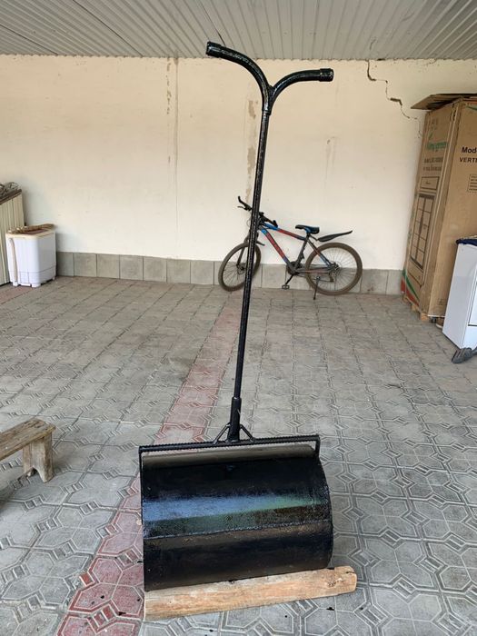 Ручной каток для уплотнения асфальта