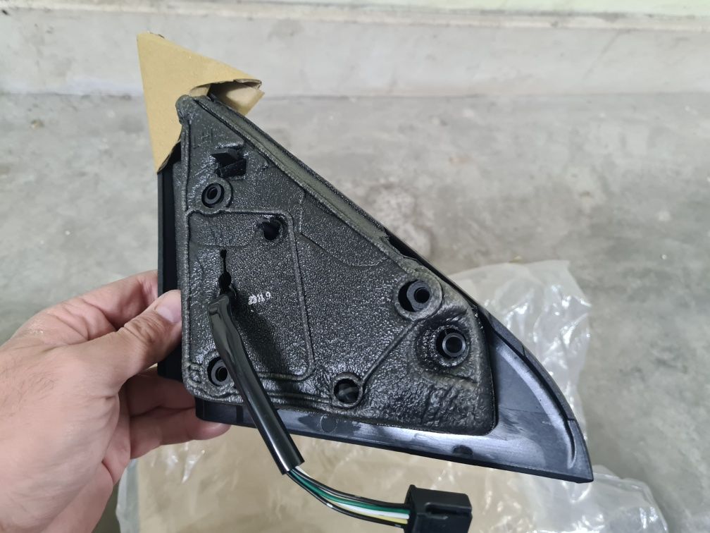 ППродавам ляво огледало за Smart w453