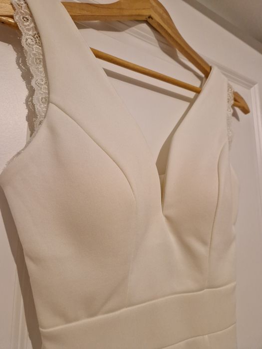 Rochie alba mulata decoltata