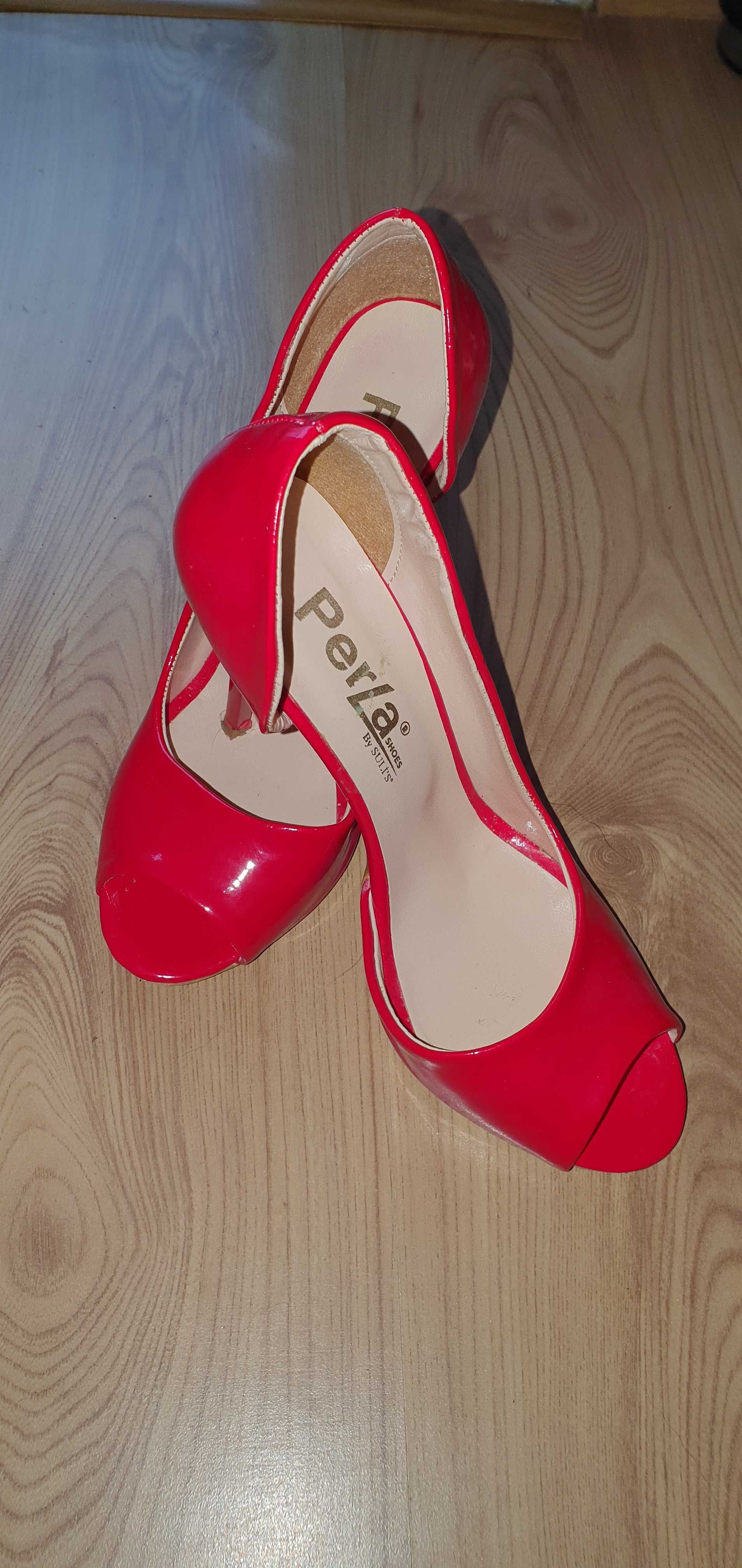 Pantofi stiletto