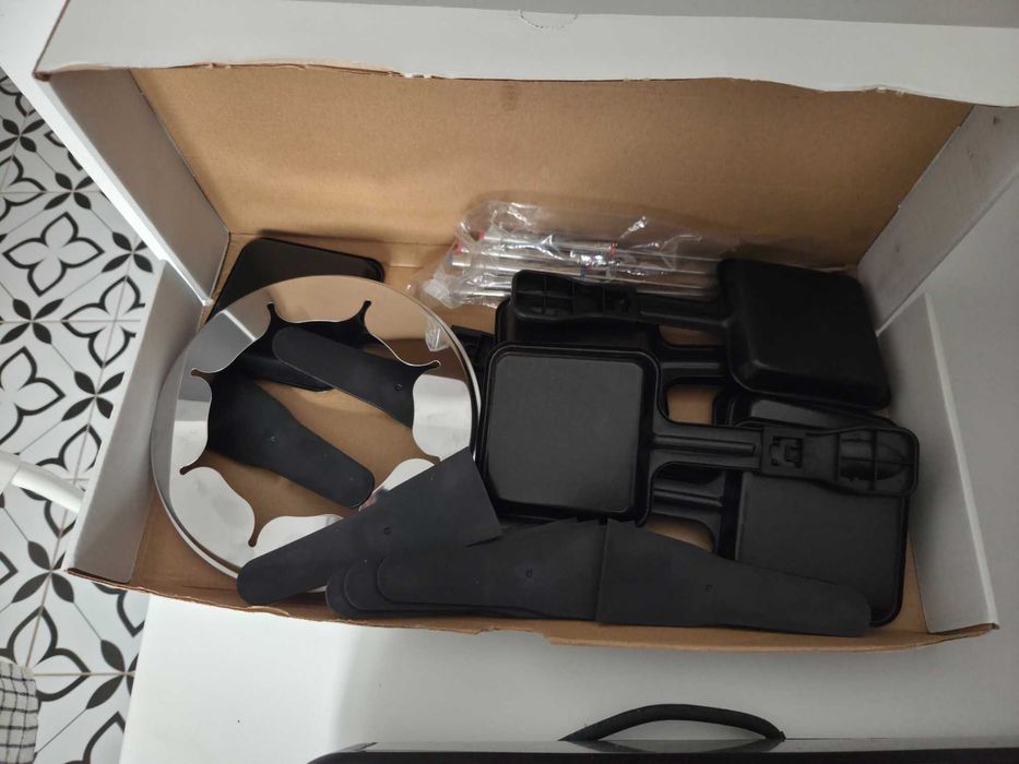 Grătar electric SilverCrest Raclette Grill cu fondue – complet, 80 lei