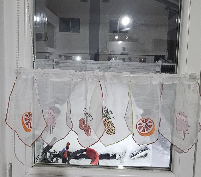 Perdea scurta diverse modele