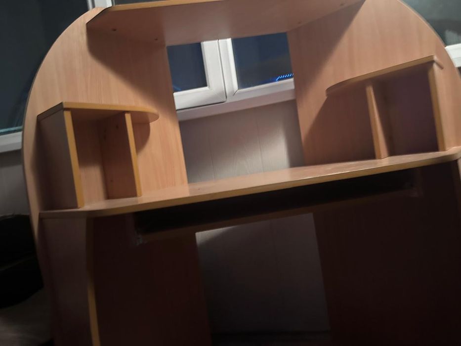 Продам стол компьютерный