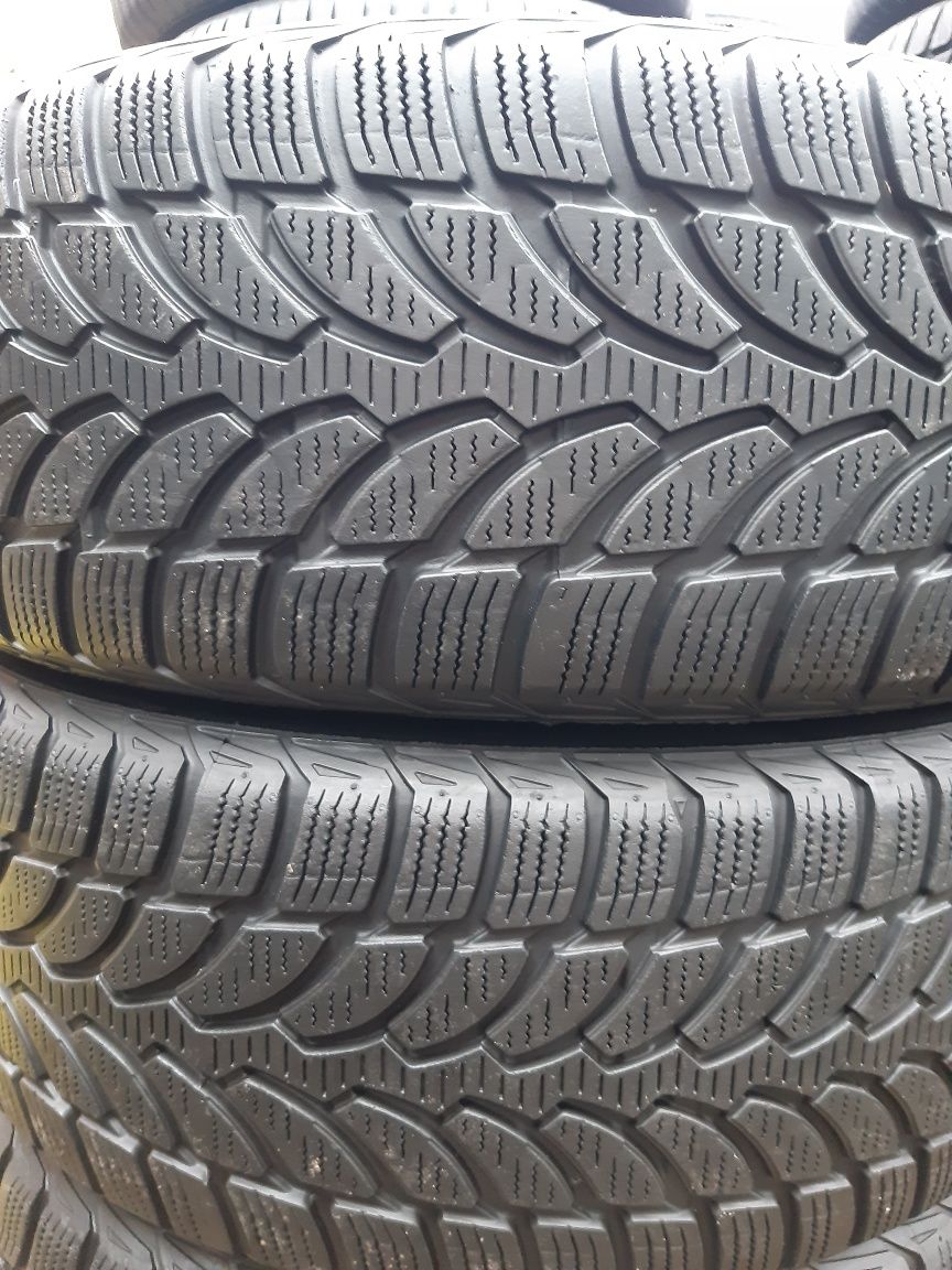 2 anvelope 225/65r17 iarnă marca Bridgestone, preț 180 lei bucata