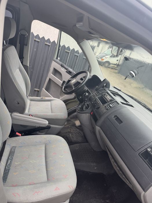 Volkswagen T5 2006 5+1 locuri 2.5