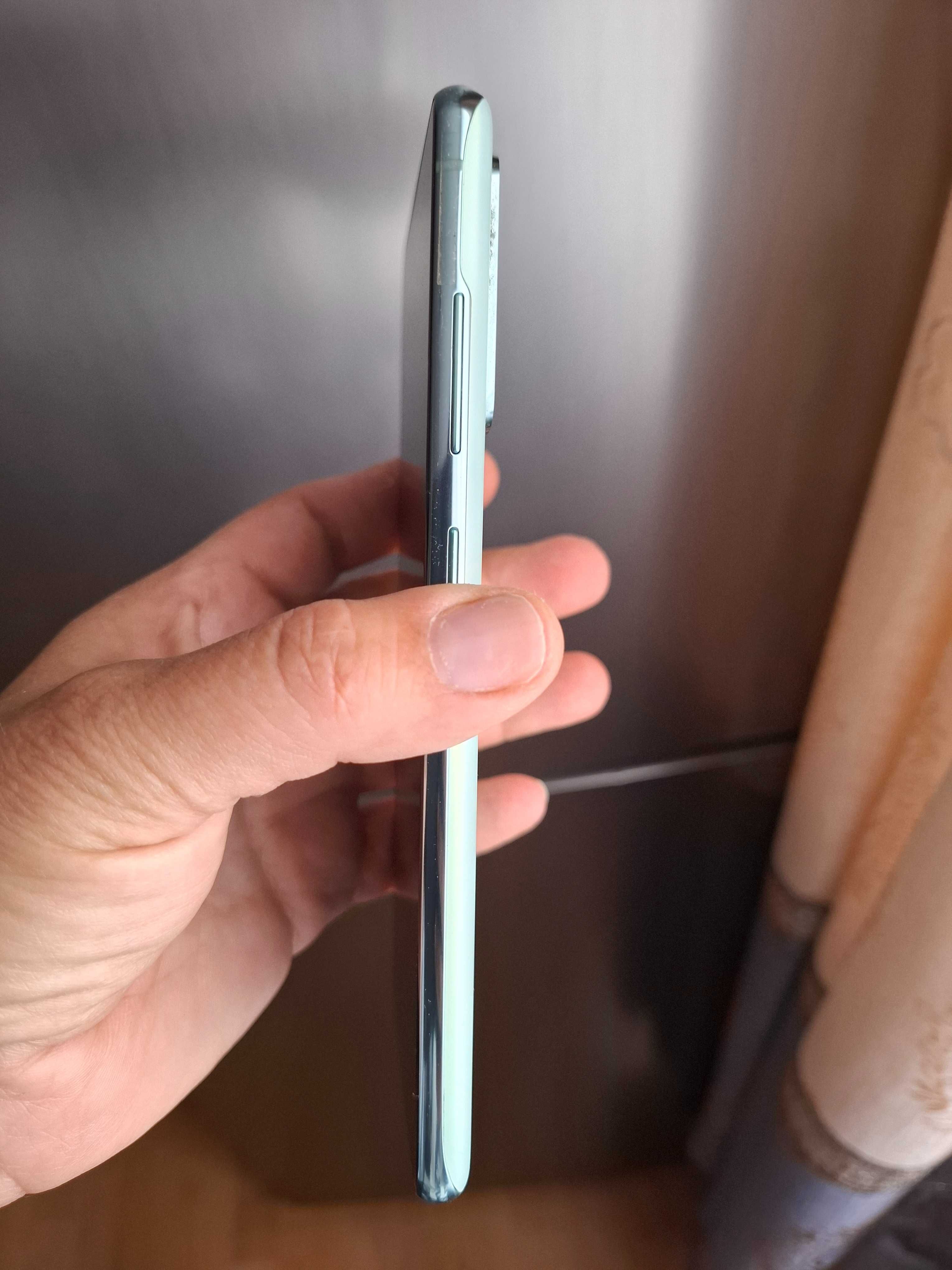 телефон samsung S20 fe
