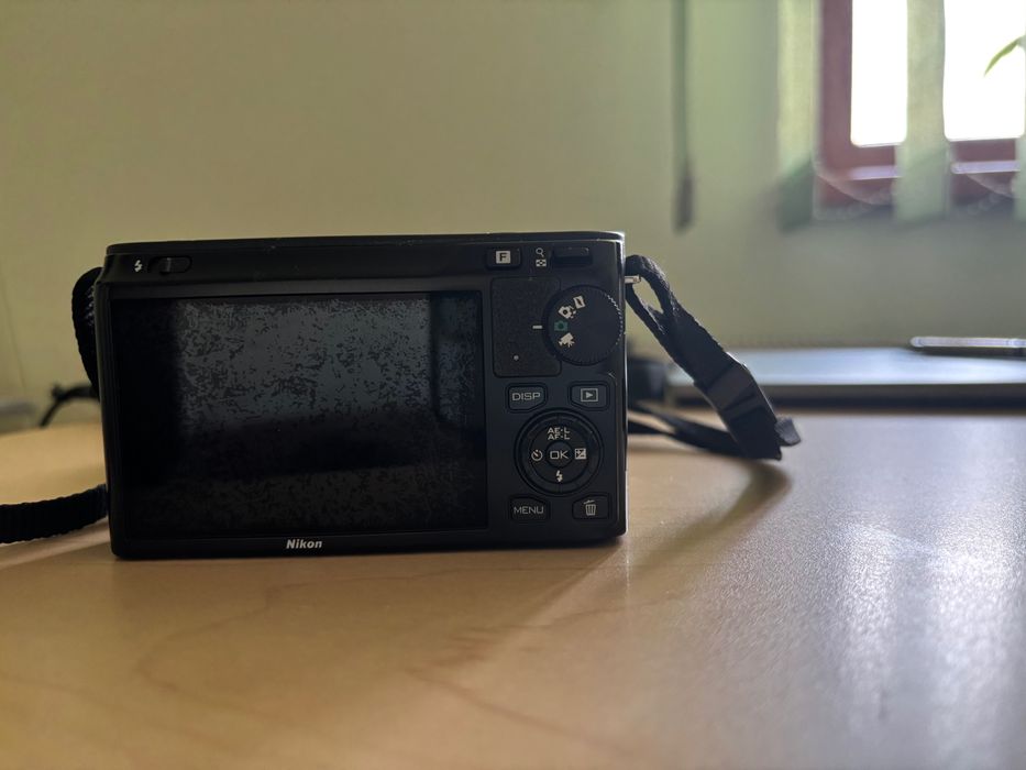 Фотоапарат Nikon J1