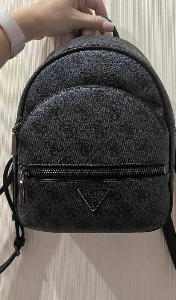 Женский рюкзак guess б/у