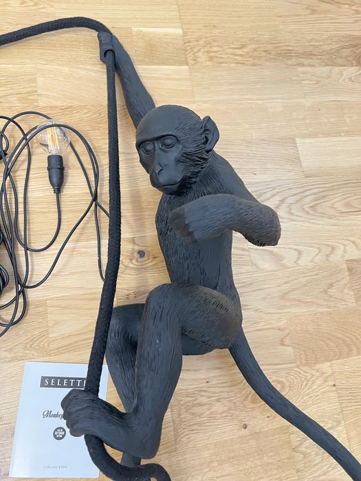 Vand lustra neagra din fibre naturale The Monkey Seletti