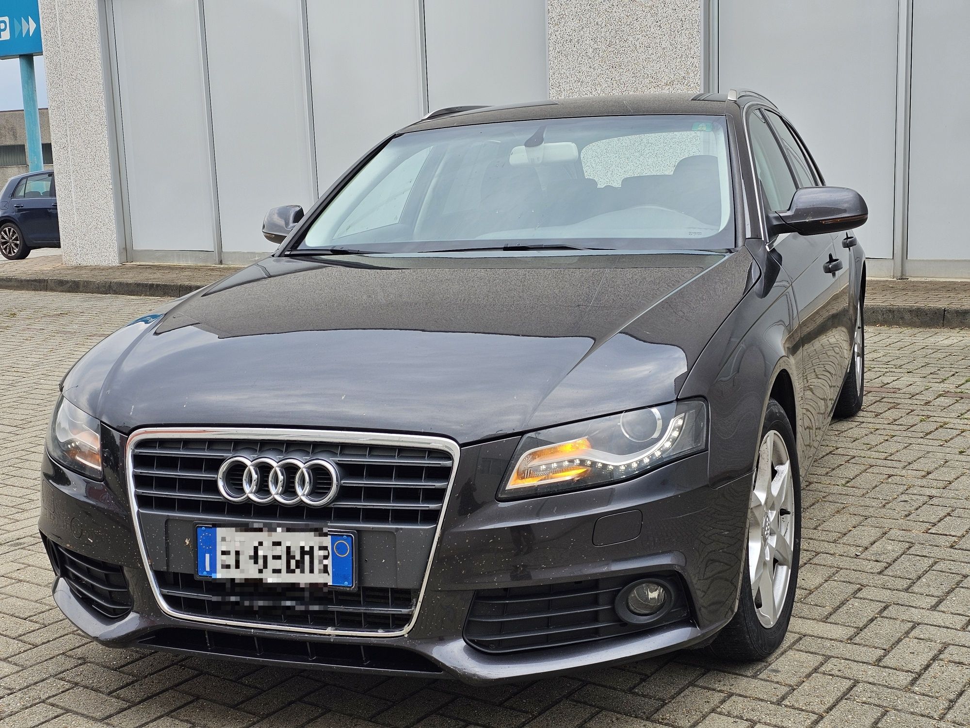 Audi A4 2.0tdi 143cp *manual* Navi/Led/Xenon/Pilot/Incalzire in scaune
