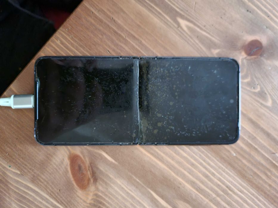 Samsung galaxy z flip 4 defect