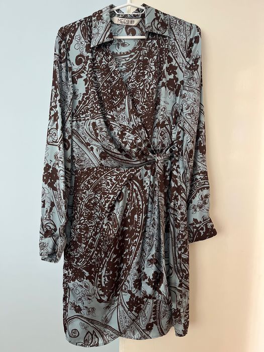 Тънка рокля тип риза, прегърни ме