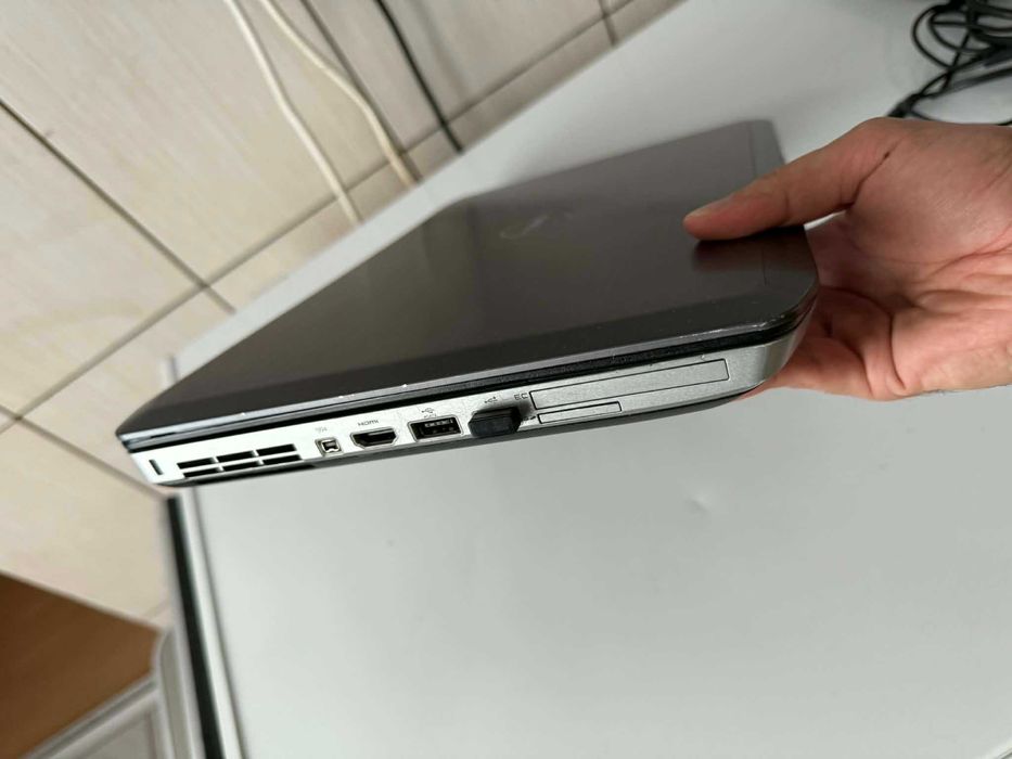 Vând laptop DELL Latitude E5520