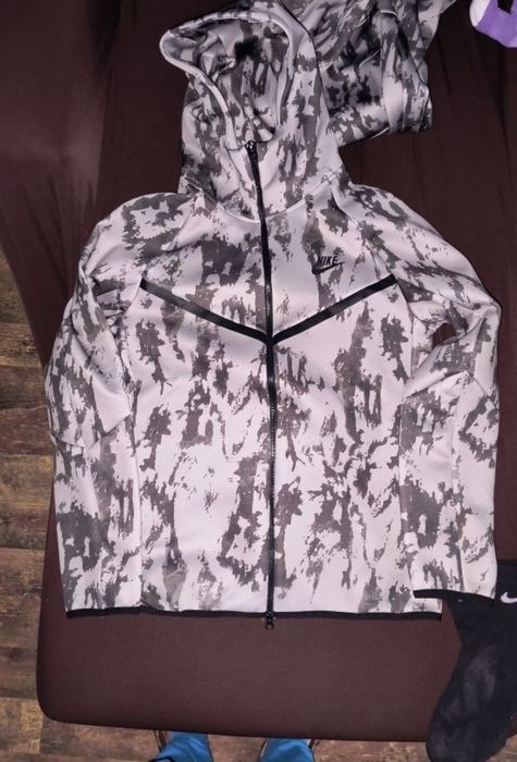 [ЧИСТО НОВ] Nike Tech Fleece Grey Camo/reps на перфектна цена!