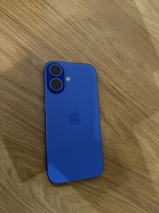 Iphone 16 albastru