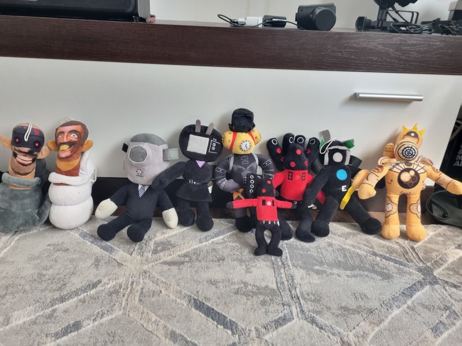 Vand set 14 bucati plusuri Skibidi Toilets