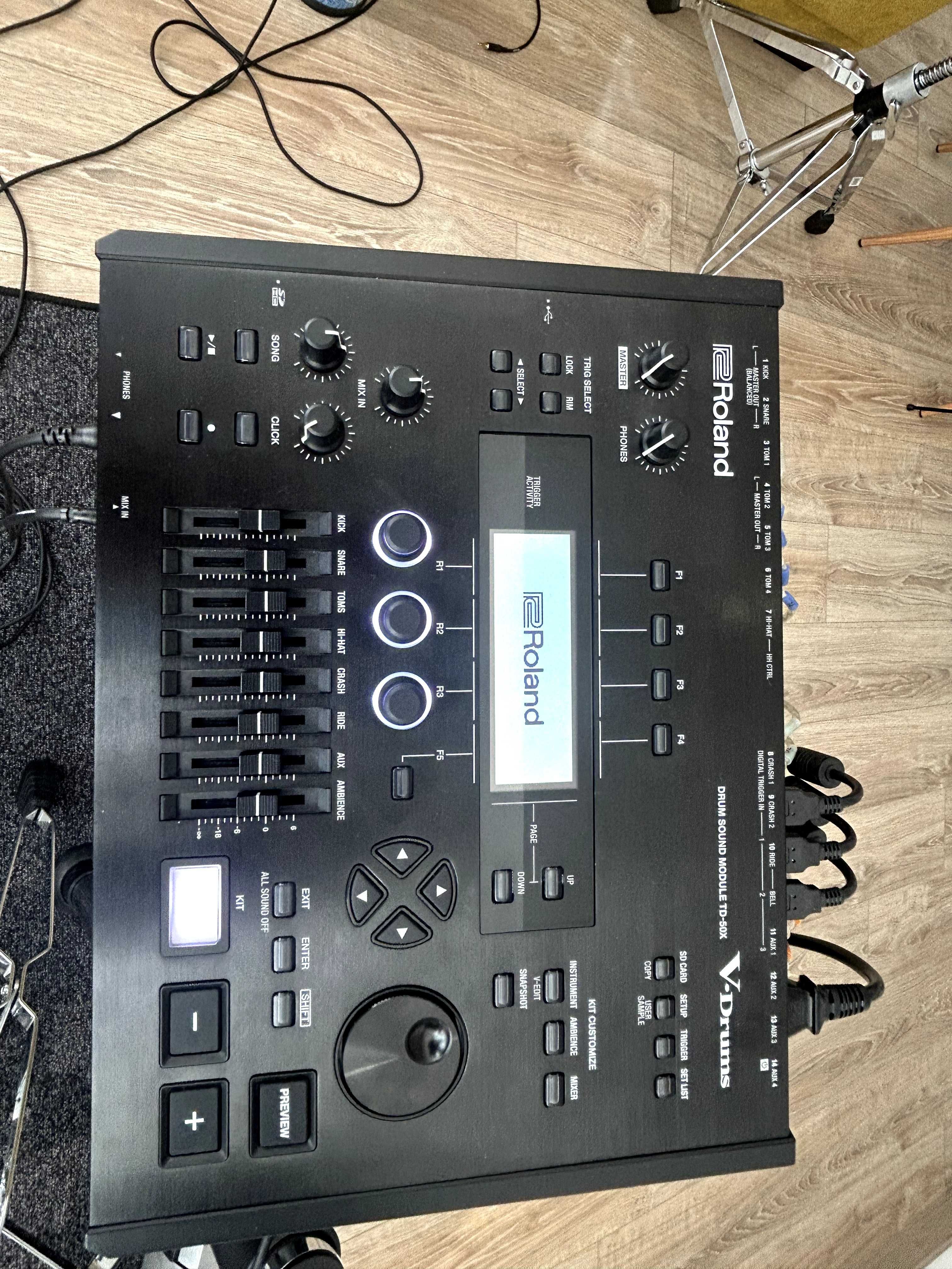 Продавам ROLAND 50X KV2