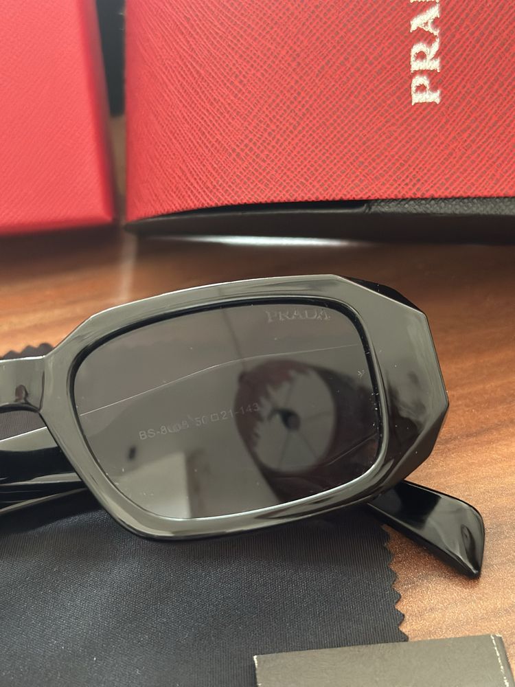 Ochelari de soare prada