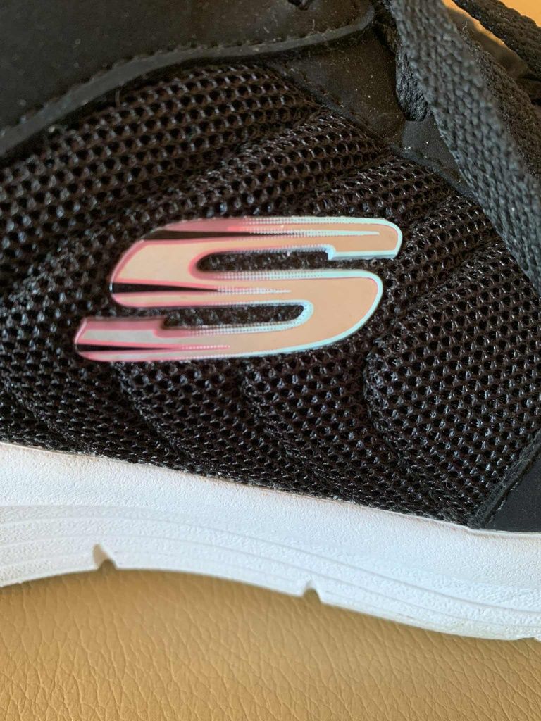 Кроссовки «SKECHERS» 40-размера / оригинал / ВЬЕТНАМ  / б/у, но в