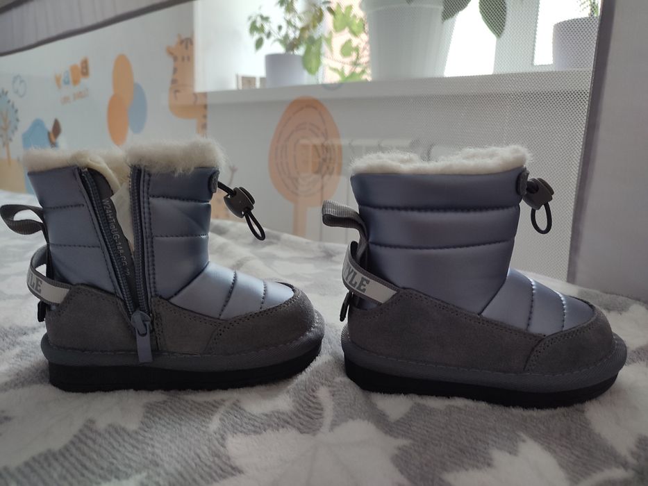 Продам новые сапожки для девочки