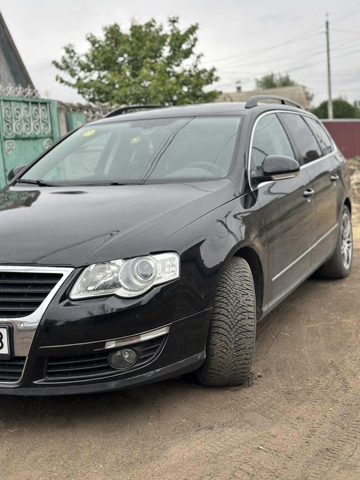 Vând VW Passat B6 2.0 TDI 140 CP 


-