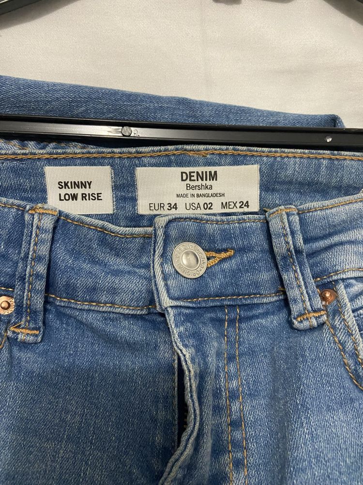Blugi bershka xs